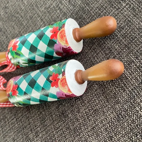 Pioneer women Colorful Floral Checkered Rolling Pins - Picture 2 of 6